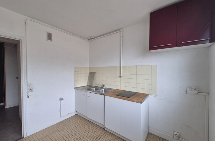 LILLE CENTRE & GARES – APPARTEMENT 3 PIECES à rafraîchir + CAVE , parking en option