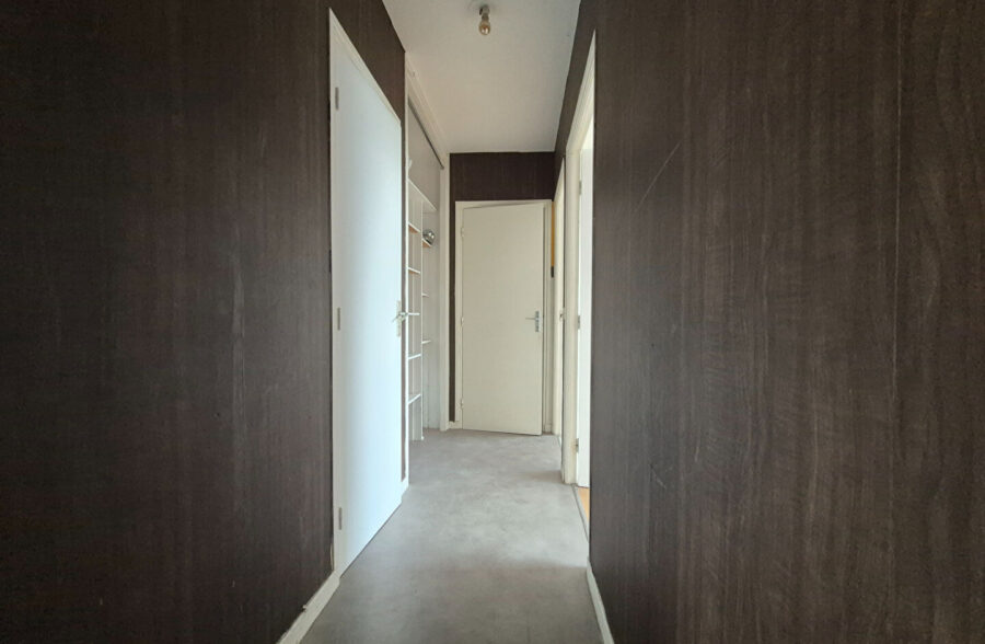 LILLE CENTRE & GARES – APPARTEMENT 3 PIECES à rafraîchir + CAVE , parking en option