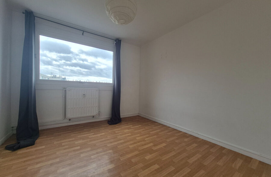 LILLE CENTRE & GARES – APPARTEMENT 3 PIECES à rafraîchir + CAVE , parking en option