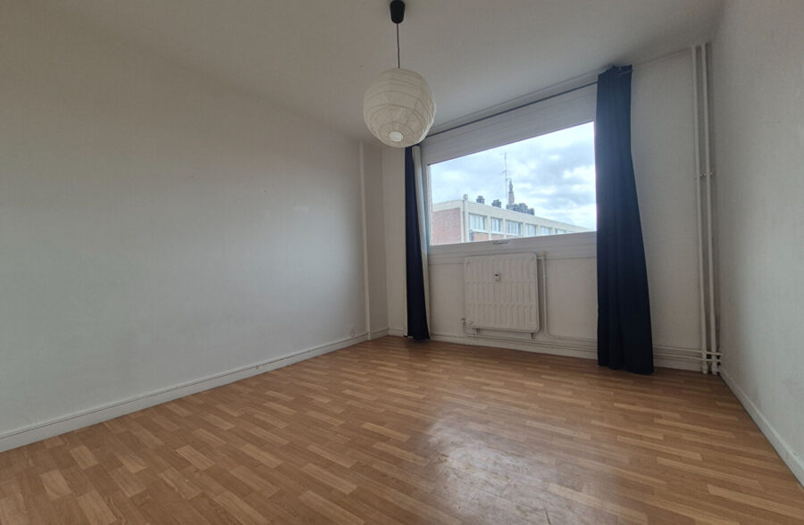LILLE CENTRE & GARES – APPARTEMENT 3 PIECES à rafraîchir + CAVE , parking en option