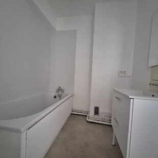 LILLE CENTRE & GARES – APPARTEMENT 3 PIECES à rafraîchir + CAVE , parking en option