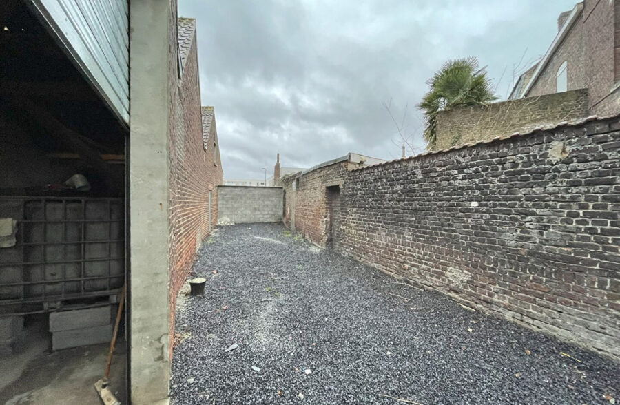 HANGAR Saint Amand Les Eaux 136 m2