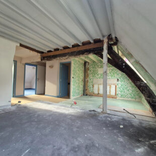 VIEUX LILLE – Plateau brut  en duplex d’environ 66 m² CARREZ (95 m² au sol)