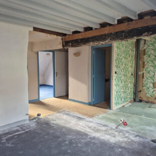 VIEUX LILLE – Plateau brut  en duplex d’environ 66 m² CARREZ (95 m² au sol)