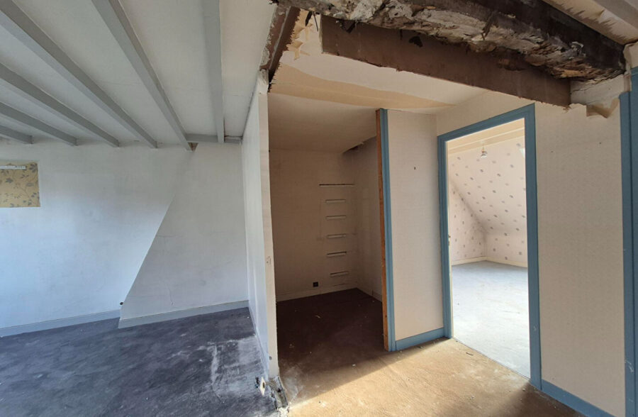 VIEUX LILLE – Plateau brut  en duplex d’environ 66 m² CARREZ (95 m² au sol)