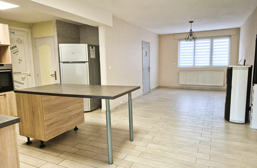 Maison semi-individuelle de type Bâtir avec garage