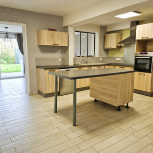 Maison semi-individuelle de type Bâtir avec garage