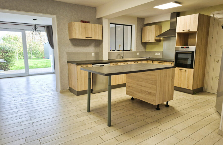 Maison semi-individuelle de type Bâtir avec garage