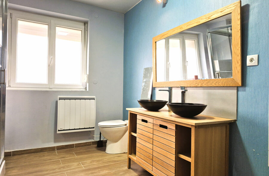 Maison semi-individuelle de type Bâtir avec garage