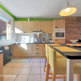 Maison 110 m² et garage.