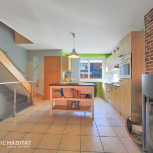 Maison 110 m² et garage.