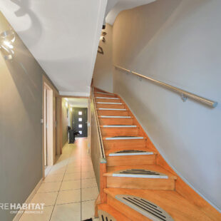 Maison 110 m² et garage.