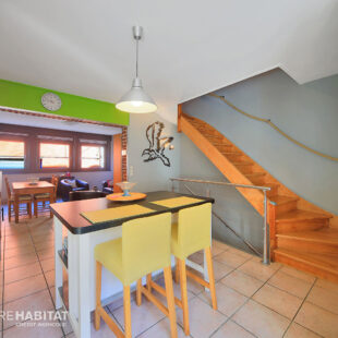 Maison 110 m² et garage.