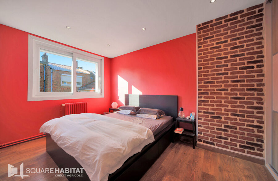 Maison 110 m² et garage.