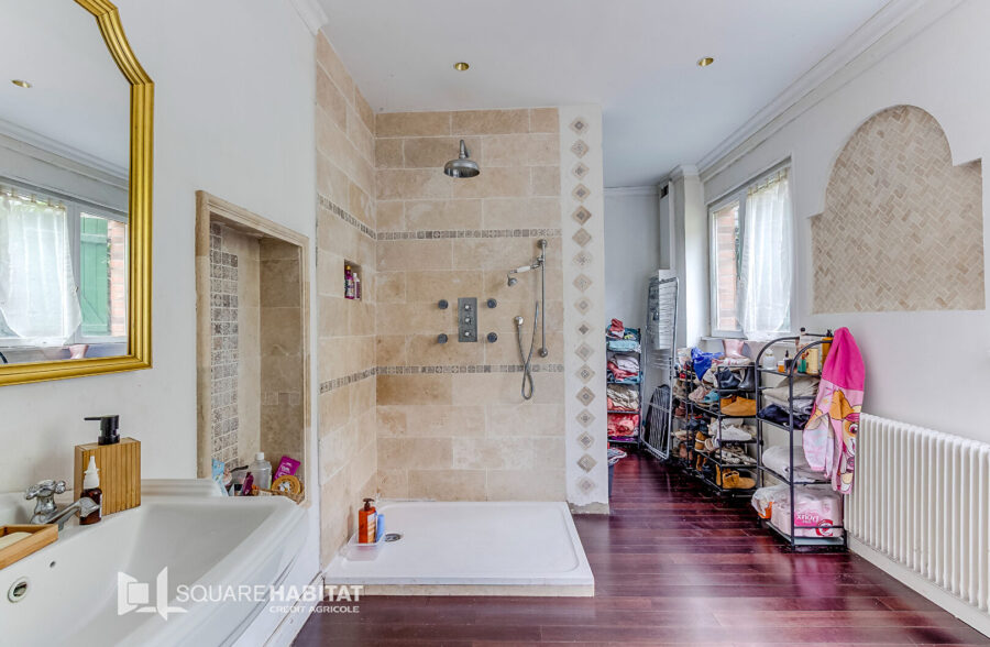 Maison de Maître de Charme , 214 m² , Proche Métro