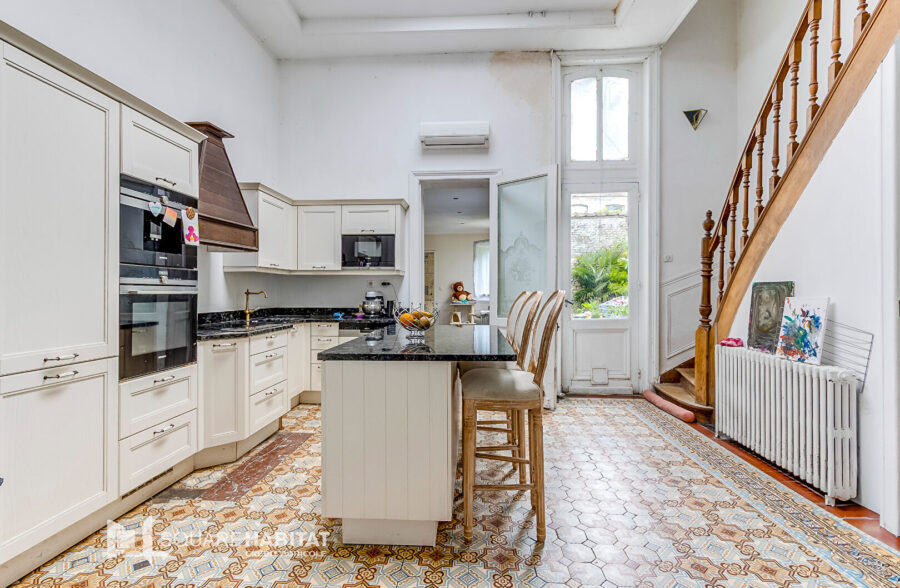 Maison de Maître de Charme , 214 m² , Proche Métro