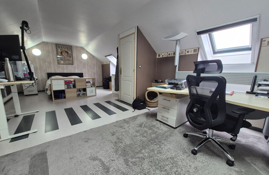 Pavillon individuel en semi plain pied Roost-Warendin 6 pièces 118m2