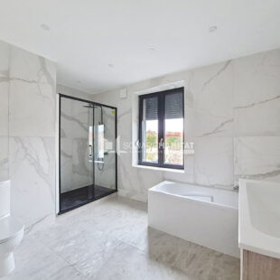 LE FLOCON – MAISON COMPLETEMENT RENOVEE AVEC JARDIN DE VILLE