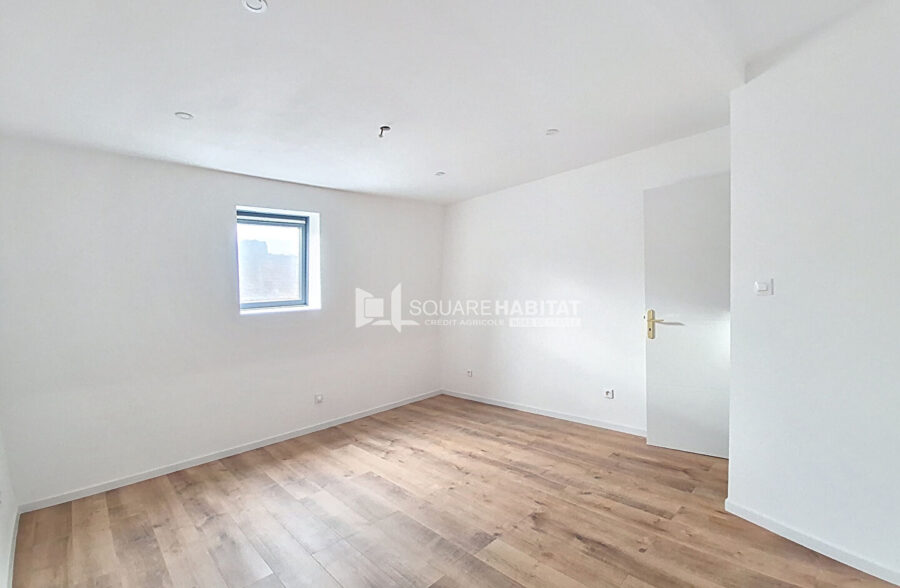 LE FLOCON – MAISON COMPLETEMENT RENOVEE AVEC JARDIN DE VILLE