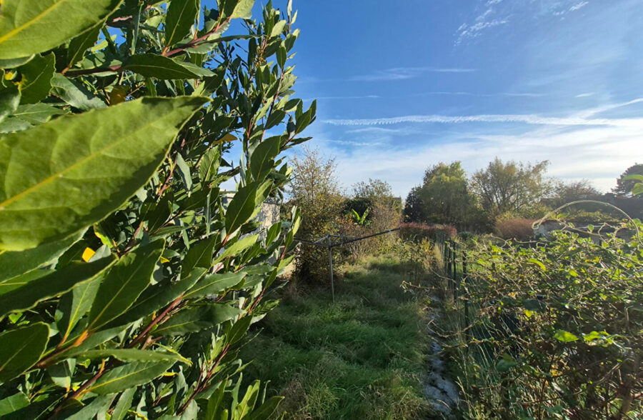 Maison familiale  trois chambres jardin