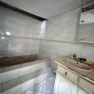 Maison à  conforter – 4 Chambres et Petite Cour