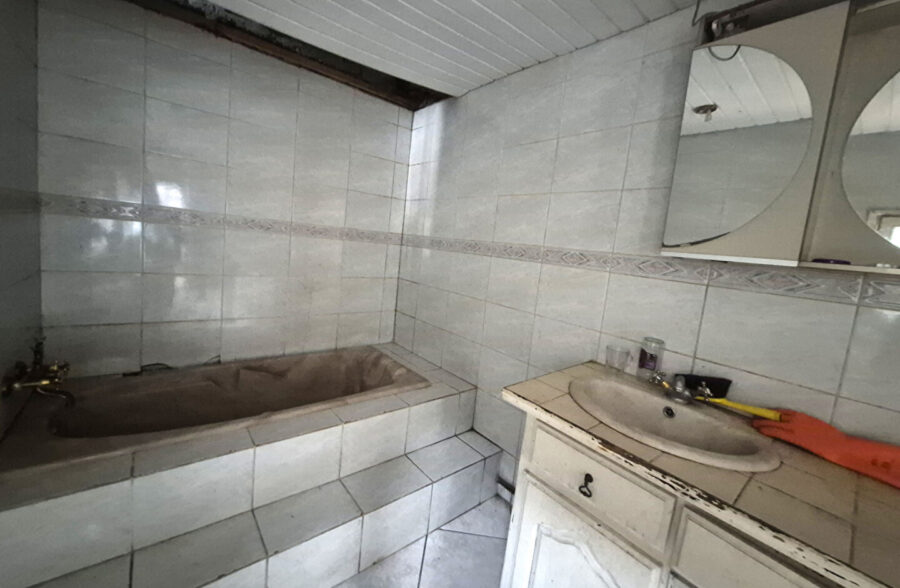 Maison à  conforter – 4 Chambres et Petite Cour