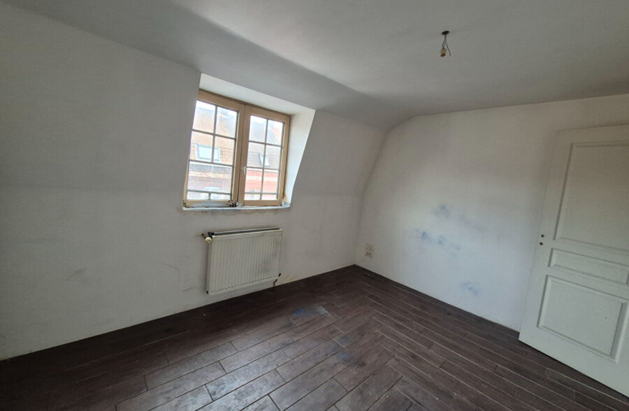 Maison à  conforter – 4 Chambres et Petite Cour