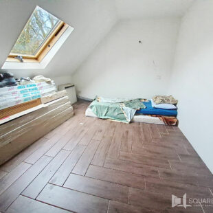 Large habitation offrant 4chambres, de beaux volumes et un extérieur !