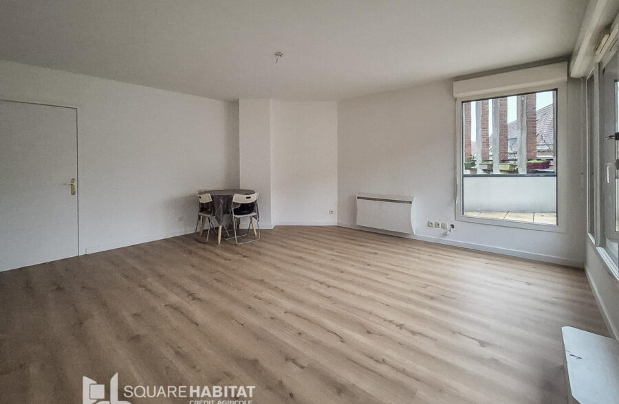 VIEUX LILLE- Appartement de 57 m2  avec une terrasse de 27 m2 BOX et CAVE