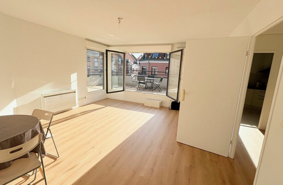 VIEUX LILLE- APPARTEMENT DE 57 M² AVEC TERRASSE DE 27M² – BOX ET CAVE