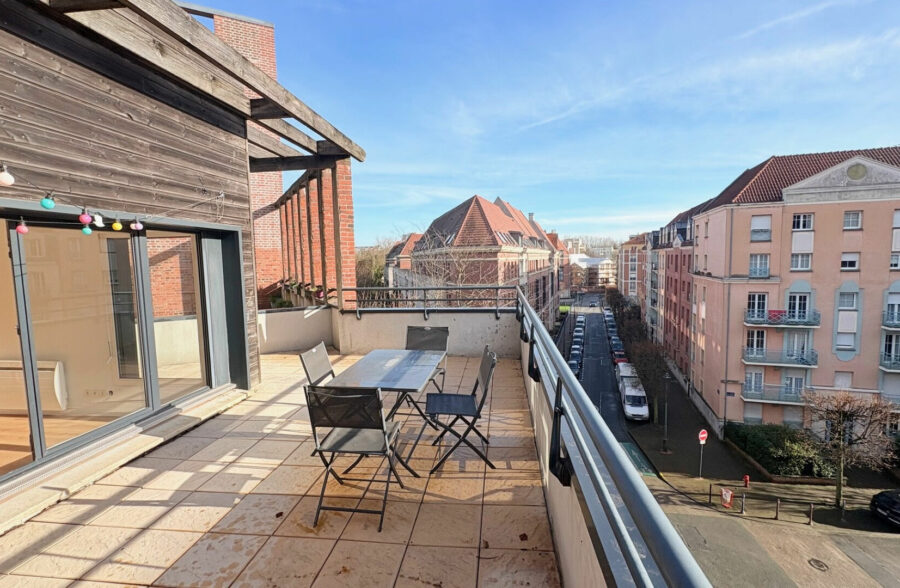 VIEUX LILLE- APPARTEMENT DE 57 M² AVEC TERRASSE DE 27M² – BOX ET CAVE