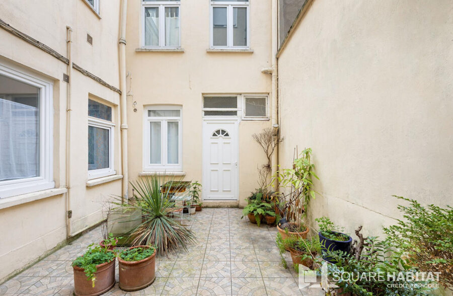EXCLUSIVITE: LILLE GAMBETTA: Type 1 de 28m²  vendu loué avec cave de 20m²