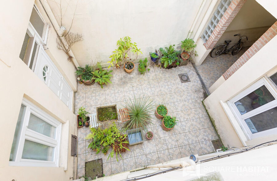 EXCLUSIVITE: LILLE GAMBETTA: Type 1 de 28m²  vendu loué avec cave de 20m²