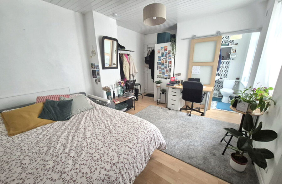 EXCLUSIVITE: LILLE GAMBETTA: Type 1 de 28m²  vendu loué avec cave de 20m²