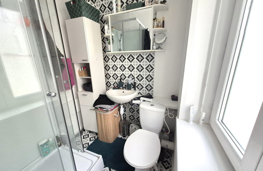 EXCLUSIVITE: LILLE GAMBETTA: Type 1 de 28m²  vendu loué avec cave de 20m²