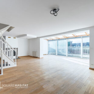 Maison de type “loft” – 4 chambres – Grand jardin et stationnement privatif