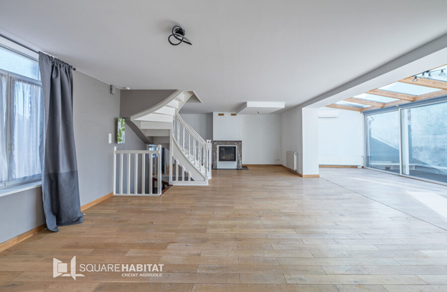 Maison de type “loft” – 4 chambres – Grand jardin et stationnement privatif