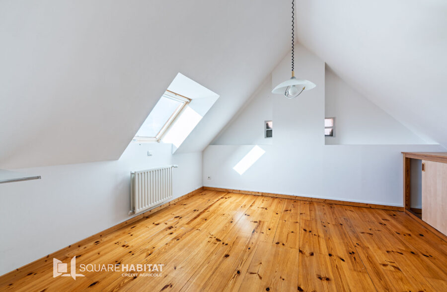 Maison de type “loft” – 4 chambres – Grand jardin et stationnement privatif