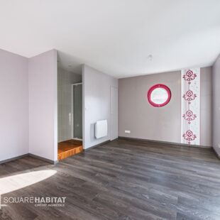 Maison de type “loft” – 4 chambres – Grand jardin et stationnement privatif