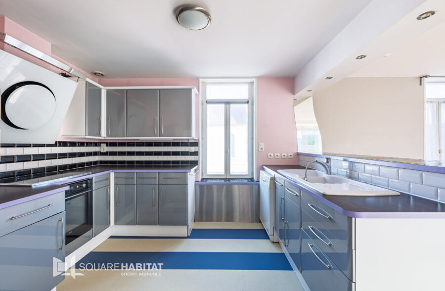 Maison de type “loft” – 4 chambres – Grand jardin et stationnement privatif