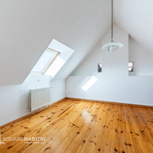 Maison de type “loft” – 4 chambres – Grand jardin et stationnement privatif