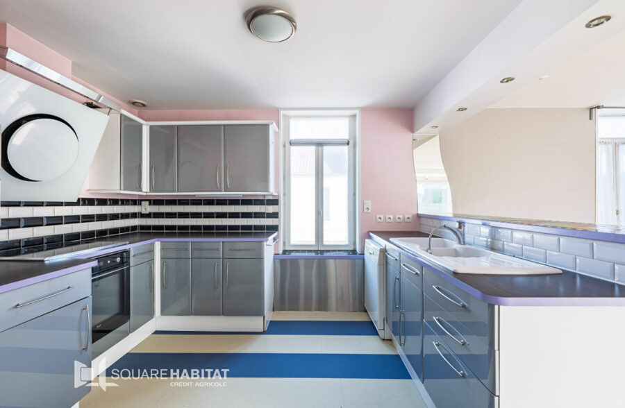 Maison de type “loft” – 4 chambres – Grand jardin et stationnement privatif