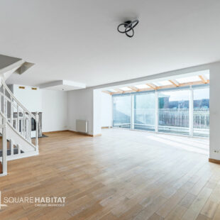 Maison de type “loft” – 4 chambres – Grand jardin et stationnement privatif