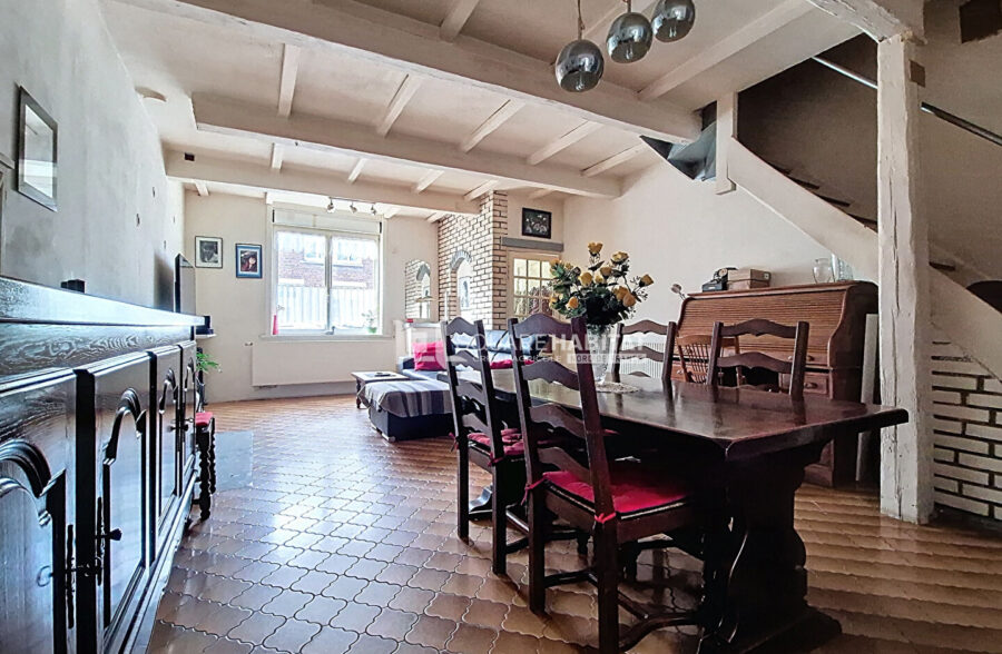 Secteur recherché et fort potentiel pour cette jolie maison située à Hem.