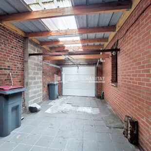 Semi plain-pied, avec jardin et garage de 40m², comprenant 4 chambres.