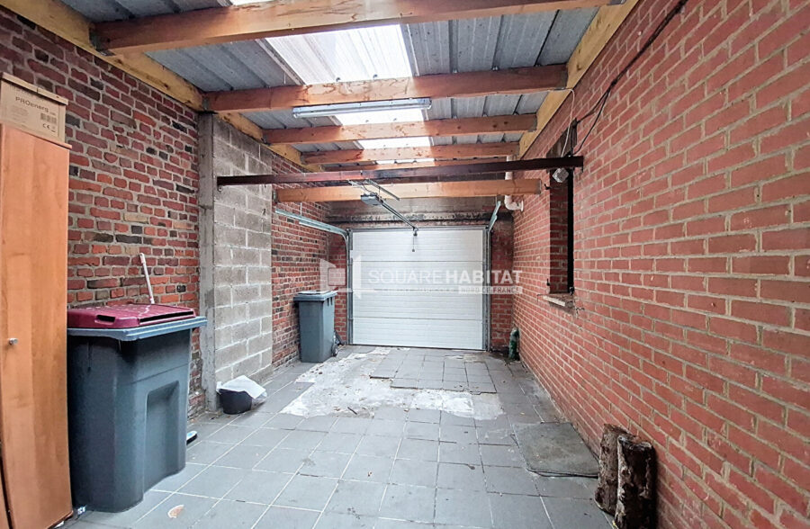 Semi plain-pied, avec jardin et garage de 40m², comprenant 4 chambres.