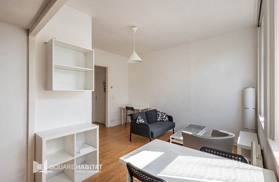 TYPE 2 TRAVERSANT AVEC CAVE PRIVATIVE