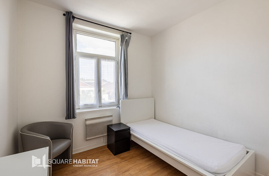 TYPE 2 TRAVERSANT AVEC CAVE PRIVATIVE