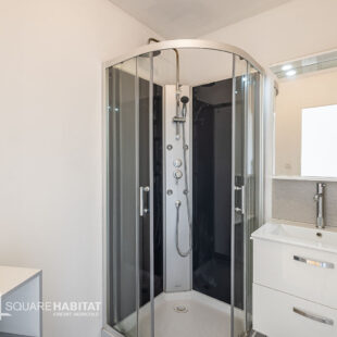 TYPE 2 TRAVERSANT AVEC CAVE PRIVATIVE