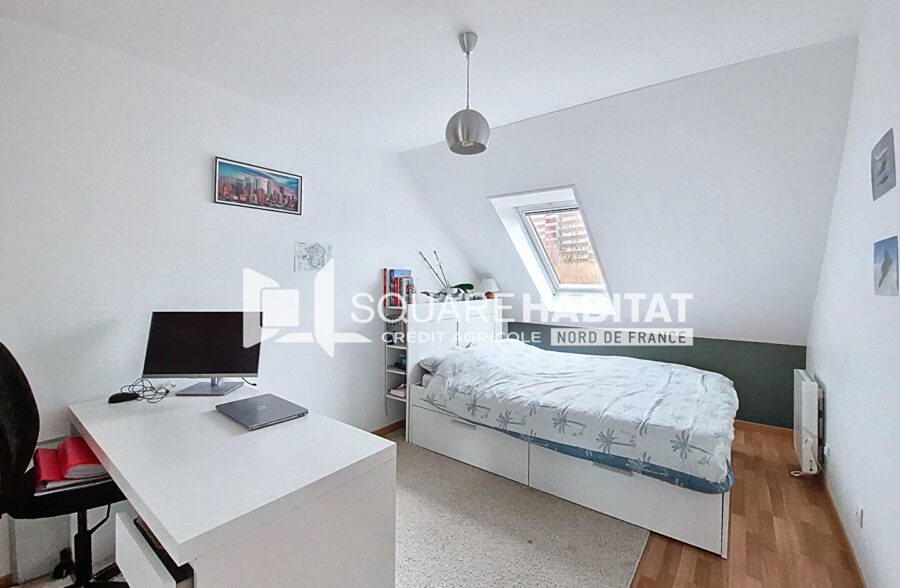 Maison familiale semi-individuelle des années 80  Au calme, proche des commodités